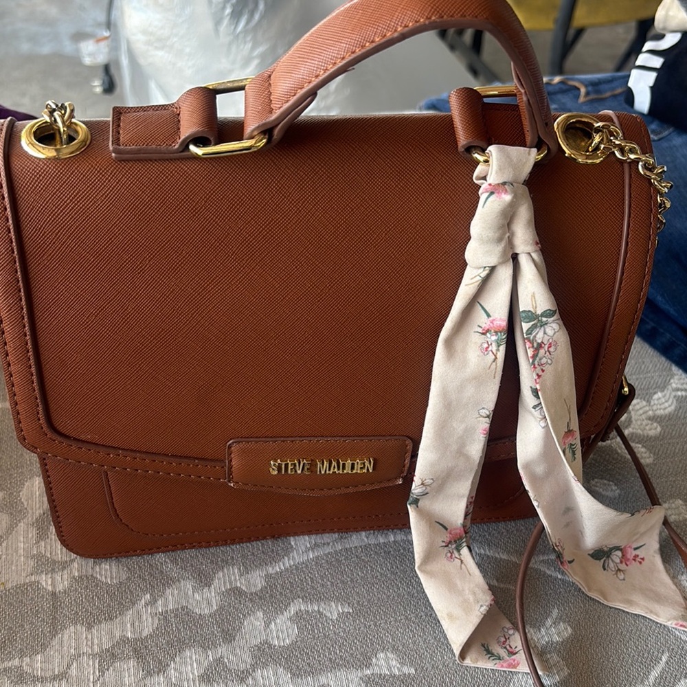 Steve Madden Brown Shoulder Bag with Gold Accents - Picture 2 of 5